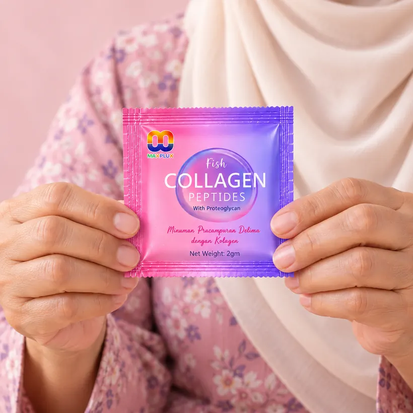 Tangan memegang sachet Maxplux